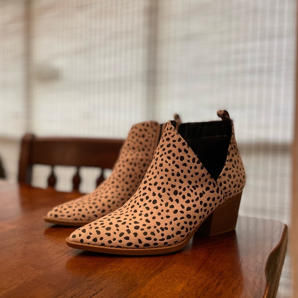 Jolimall Joli Cheetah Print Ankle Boot - Picture 2 of 4